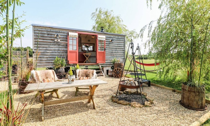 Redmile Cottage | BONNIE'S SHEPHERDS HUT AT SHEPHERDS LODGE RETREAT AND WELLNESS in Redmile