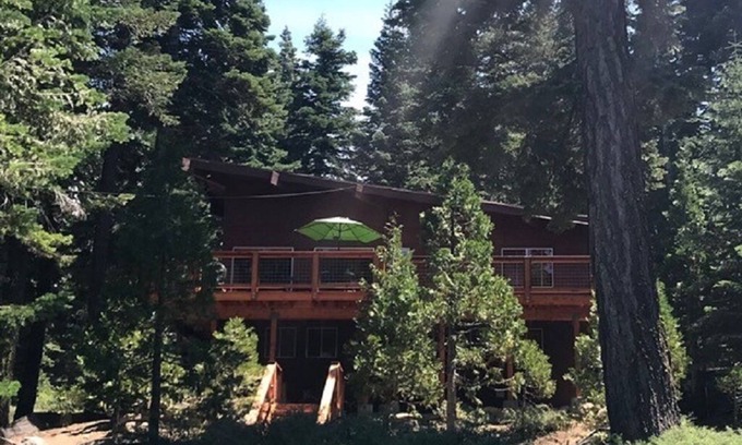 Chamberlands House | Book 2025-26 ski lease now! Driveway snow plow included! Dog ok!