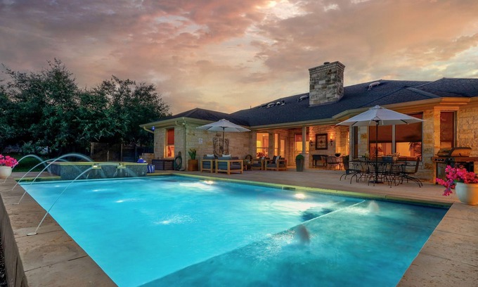 Austin House | *Book 4, Get 3 Free – Stay 7 Nights, Pay for 4!*