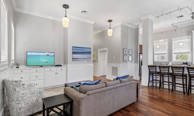Seaside House | Book Now for a Fall Getaway! 30A Beaches! Seaside Town Square! 2 Adult Bikes!