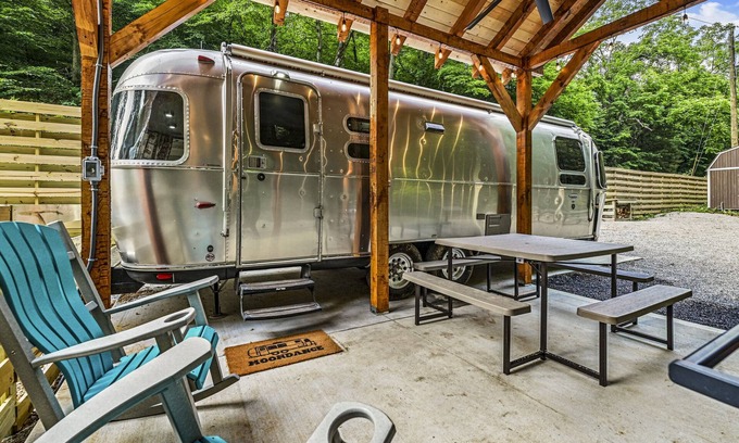 Wears Valley House | Book Now! Unique Smokies Glamping Experience!