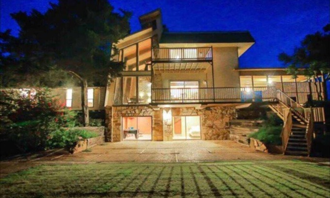 Lawton Villa | Book the Lodge-Pool-hot tub 4 king,14 bed, dine 24