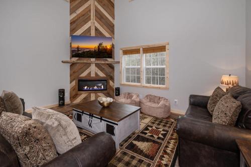 Deep Gap House | Boone Getaway Dog Friendly, Hot Tub, Fire Pit!