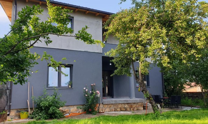 Pejë House | Bora
