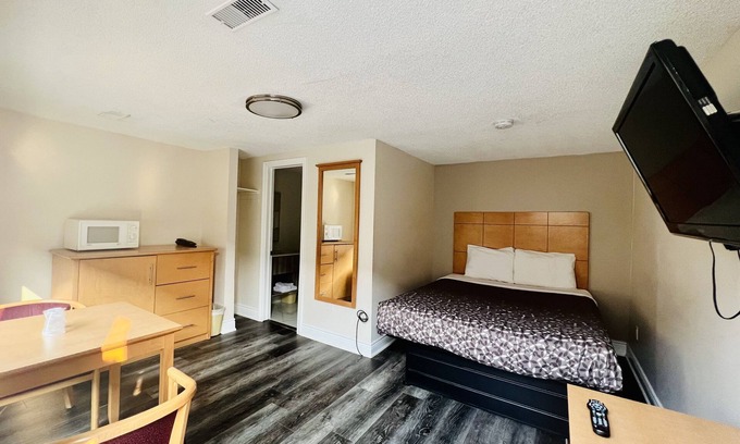 Angus Hotel | Borden Inn & Suites