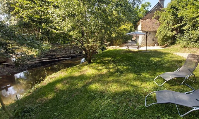 Nohant-Vic Cottage | Bordered by the river & millstream, 18th century Berrichon cottage