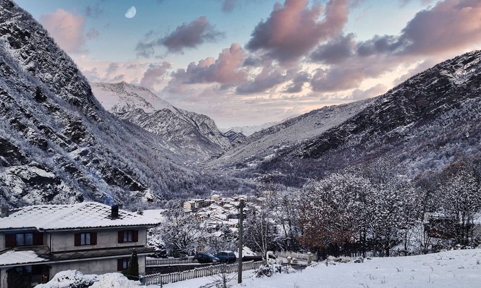 Roure House | Borgatalpina: cosy private residence, panoramic view, up to 16 guests