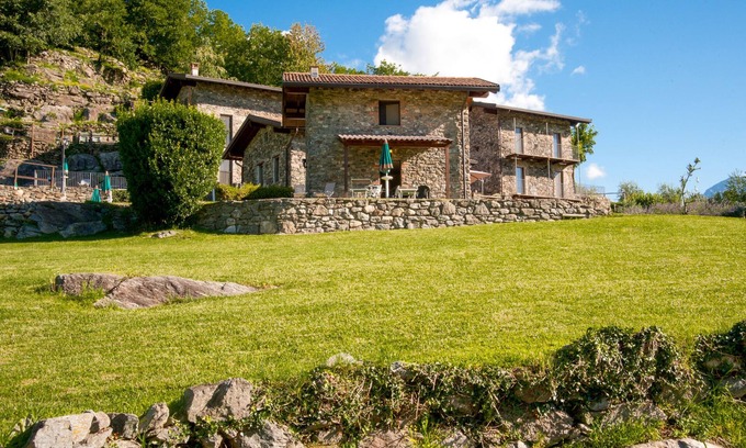 Colico Apartment | Borgo Erbiola Ciclamino Rustico Holiday Apartment with Pool