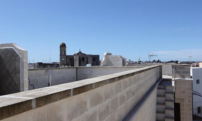 Diso House | Borgo Salino C: A characteristic and welcoming three-story apartment in the characteristic style of the Apulian countryside, with Free WI-FI.