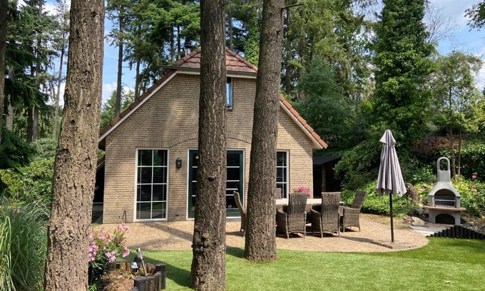 Lunteren House | Bosboerderij de Goudsberg met hottub in tuin