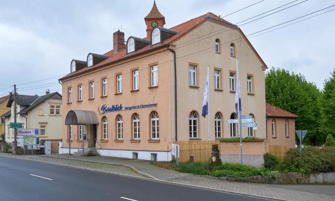 Soernewitz House | Boselblick Gästezimmer & Biergarten