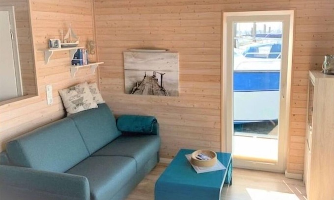 Burgstaaken Boat Rental | Bosse" Comfortable holiday residence"