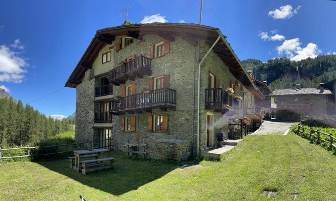 Rhemes-Notre-Dame Apartment | BOUQUE GEORGEOLINE