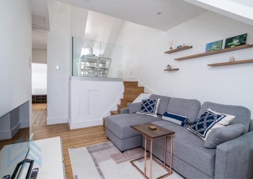 West Kensington Apartment | Boutique 2BR Apartment with Roof Terrace Near Tube - Central West Kensington Stay