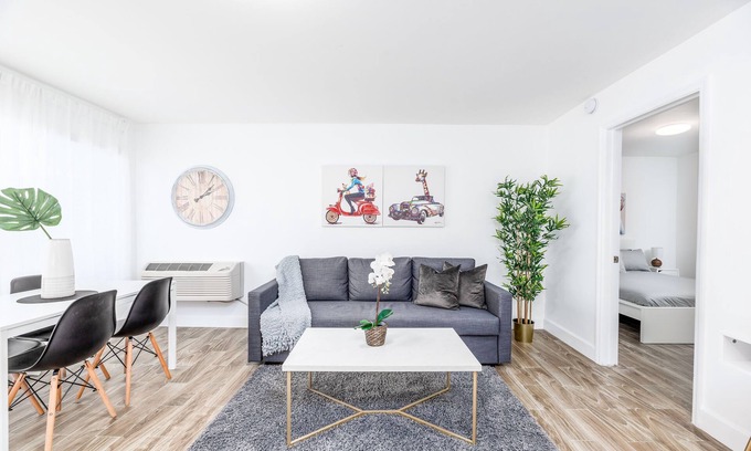 Central Corals Apartment | Boutique apartment 6 minutes from the beach