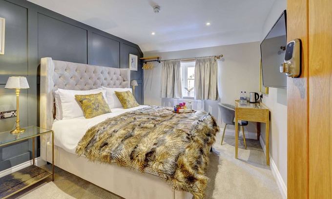 Henley-in-Arden House | Boutique bedroom within guesthouse