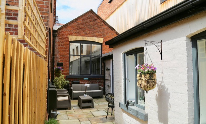 Chester Apartment | Boutique Courtyard Apt @ The Chapel Chester - City Centre