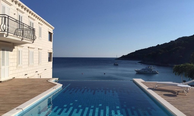 Saplunara Apartment | Boutique Pine Tree apartments