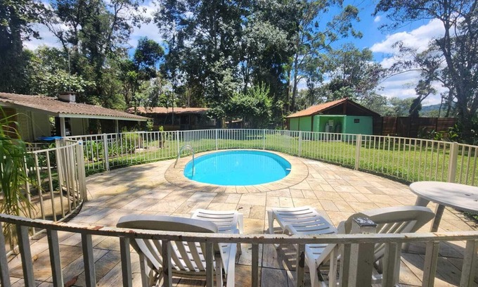 Itapecerica da Serra Ski Chalet | Orchid Chalet with Jacuzzi, swimming pool, fireplace, bonfire, private backyard