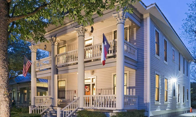 Arsenal House | Brackenridge House Bed & Breakfast
