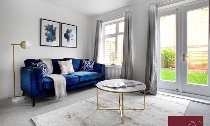 Bracknell Apartment | Bracknell - Modern 2 Bedroom House - With Parking