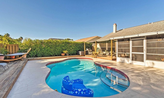 South Bradenton House | Bradenton Retreat w/Backyard Oasis: Near Beach!