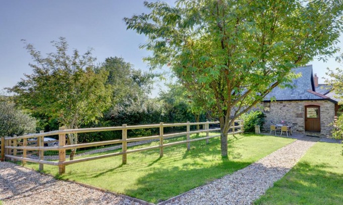 Barbrook House | Bramble Cottage