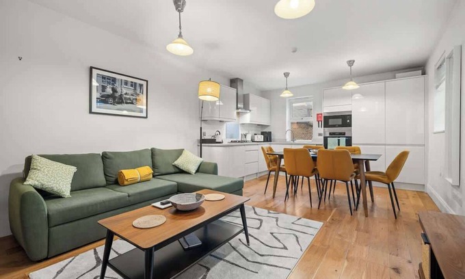 Munster Apartment | Brand NEW 2 BR Fulham Apt Nr Tube Station COZY