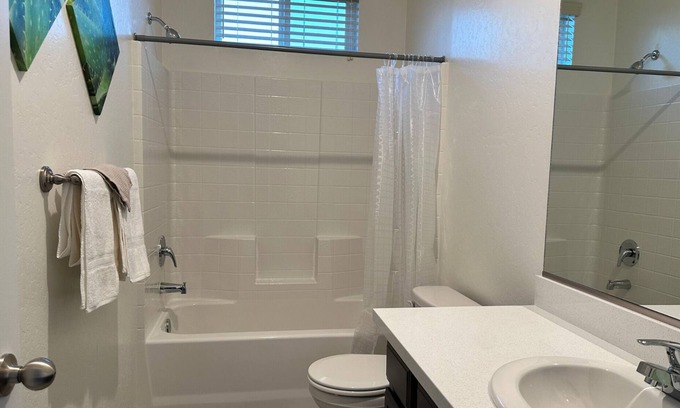 Lemoore House | Brand new 3 bedroom 2 bath home near Lemoore Golf Coursen