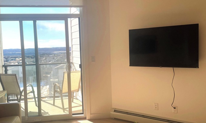 Springbank Hill Apartment | Brand new condo w/fantastic view at west 17 Ave