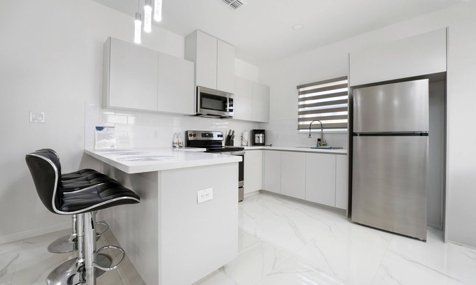 Pharr Apartment | Brand NEW Cozy 3 Bedroom Apartment conveniently located in Pharr-McAllen area!