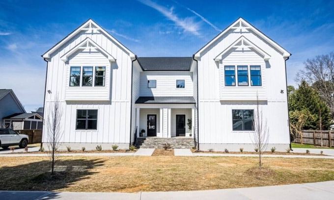 Apex Apartment | Brand New-Downtown Apex-4BD/4BA-Gameroom-2 Kings!