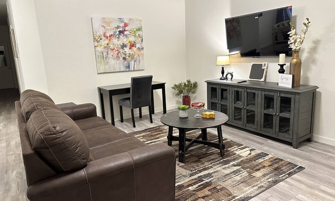 Montrose House | Brand New Duplex Close to Water Park, Downtown & Airport- Pet Friendly.