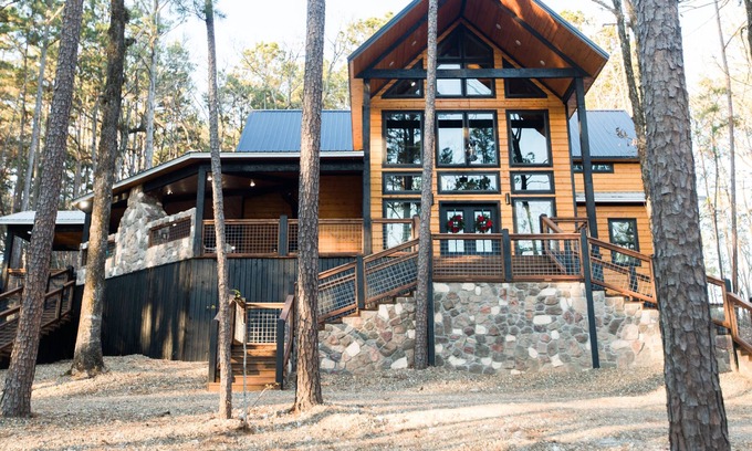 Broken Bow Cabin | Brand New Glorious Grace Retreat 3 Bdrm, 3.5 Bath with Loft Bunkroom/Gameroom