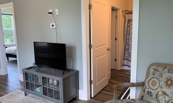 Drake Forest House | Brand New Guest Apartment on 4 Acres (Pet-Friendly!)