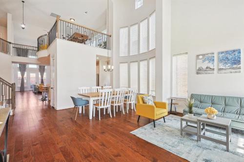 Irving House | Brand New Luxury 6BD 5BA Grand Vacation Home
