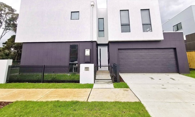 Austral House | Brand New Modern 4 Br Home in Austral