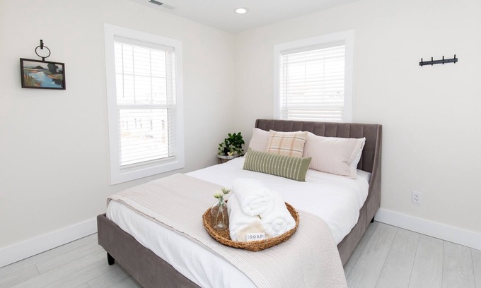 Sandusky Condo | Brand New Modern Condo near Cedar Point