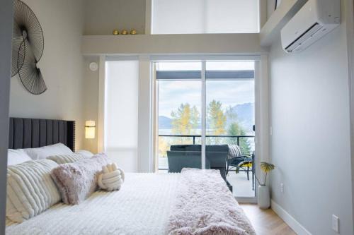 Harrison Hot Springs House | Brand New Penthouse with Lake and Mtn Views