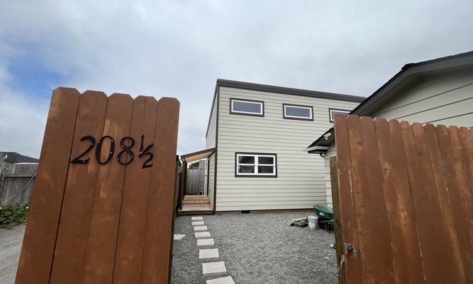 Eureka House | Brand New, Quaint 2 bedroom in Eureka. Walking distance to Henderson Center