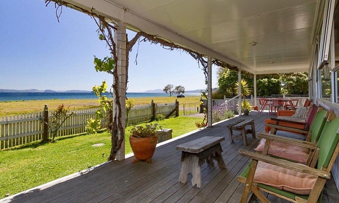 Tauranga Taupo House | Breachmor - Tauranga Taupo Lakefront Holiday Home