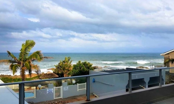 Manaba Beach Apartment | Breaker views on Manaba's main beach.