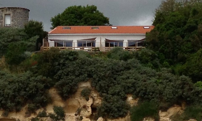 Meschers-sur-Gironde Apartment | Breathtaking sea view house with quiet terrace