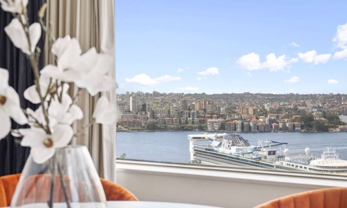 The Rocks Apartment | Breathtaking Harbour Bridge Views in Prime Locale!