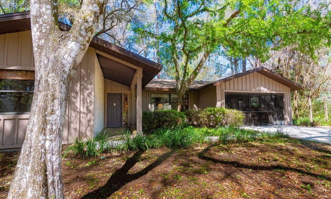 Dunnellon House | Breathtaking Rainbow River single family home