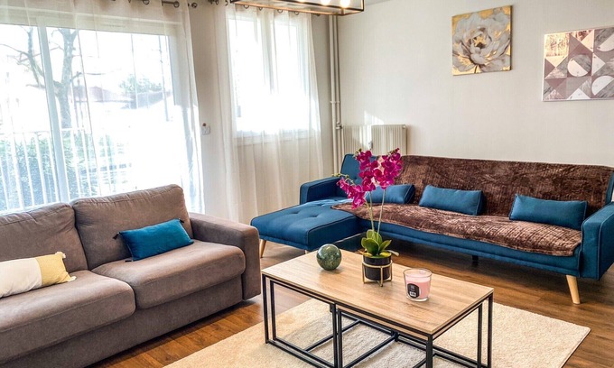 Clou Bouchet Apartment | Bree de Niort : Vaste T3 Moderne 70m2 Avec Terrasse Balcon et Parking Gratuit