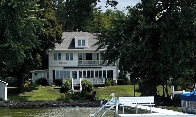 Bass Lake House | Breezy Cliff - Beautiful Lake Front House - 5+ BRs/3 sitting rooms/sauna/yoga