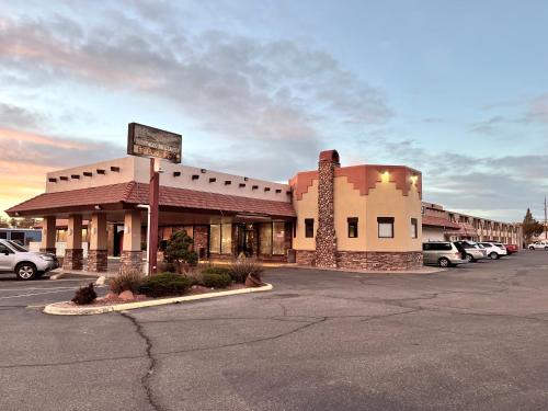 Farmington Hotel | Brentwood Inn & Garden