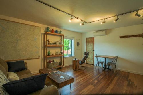 Oakridge Apartment | BrewPub Bungalow #1