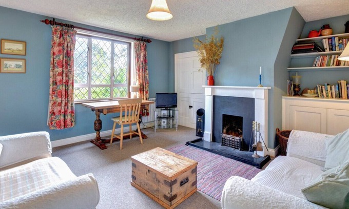 Dunwich House | Bridge Cottage - Three Bedroom House, Sleeps 6